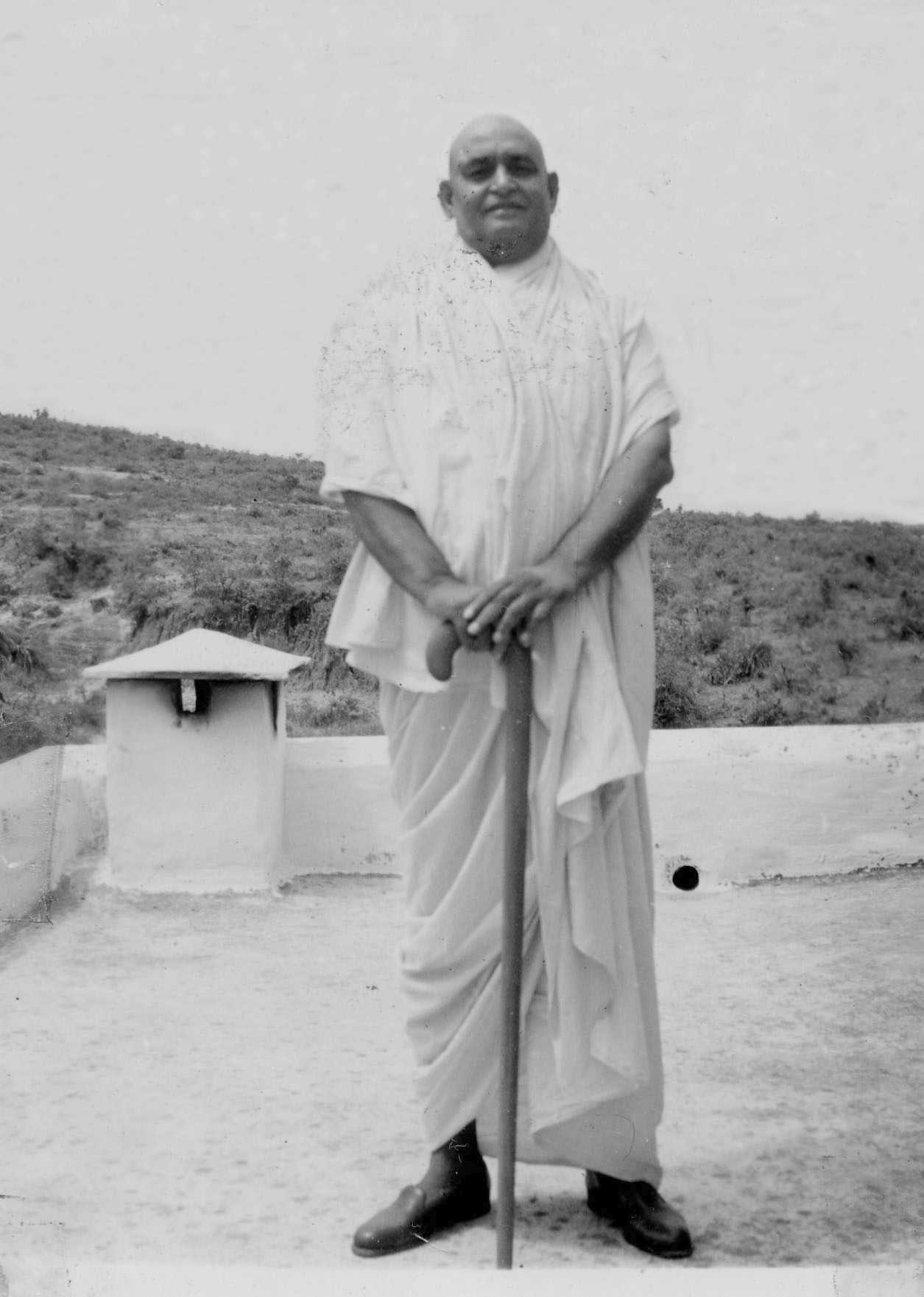 Picture18 Tapaswiji standing on Terrace in Sri Vishnu Ashram